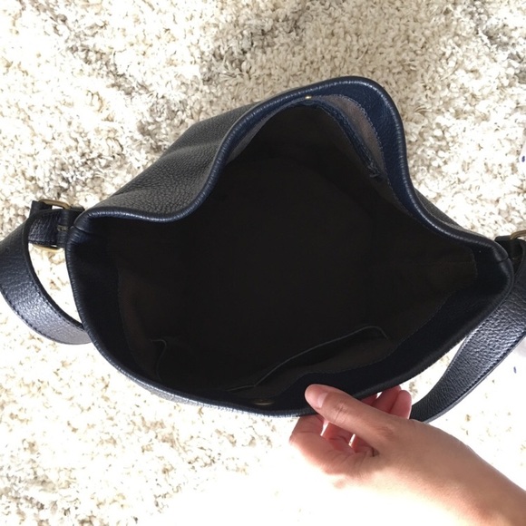 SOLD: Madewell bucket crossbody handbag - Picture 4 of 8